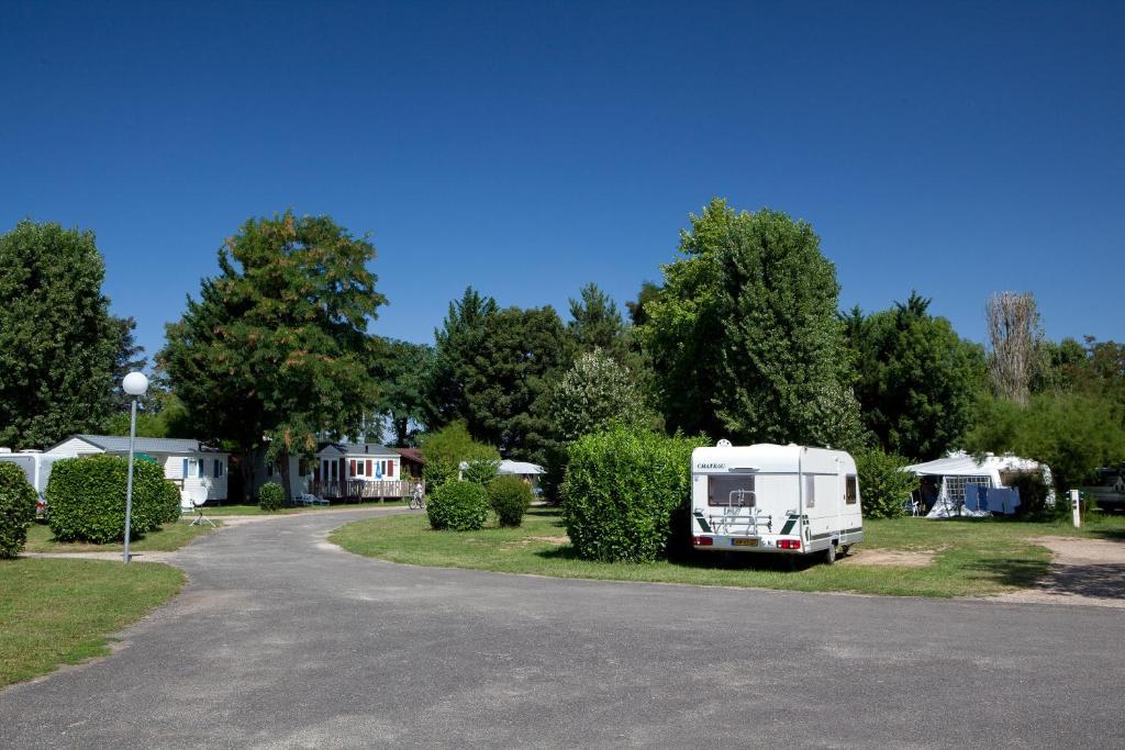 Camping La Belle Etoile Мелён Экстерьер фото